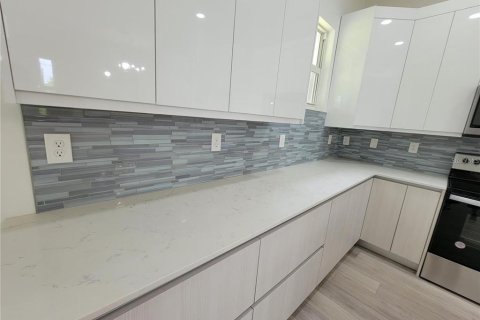 Casa en venta en North Port, Florida, 3 dormitorios, 139.63 m2 № 1881120 - foto 7