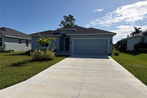 House in Rotonda, Florida 3 bedrooms, 149.2 sq.m. № 2108102