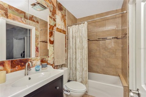 House in Tavares, Florida 3 bedrooms, 192.68 sq.m. № 1741010 - photo 24