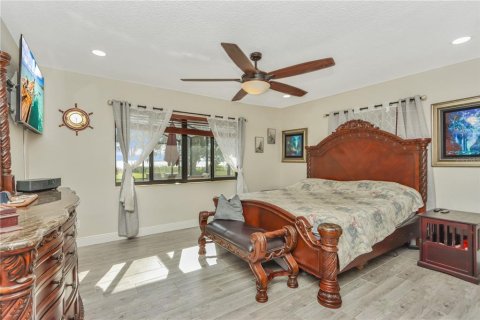 House in Tavares, Florida 3 bedrooms, 192.68 sq.m. № 1741010 - photo 21