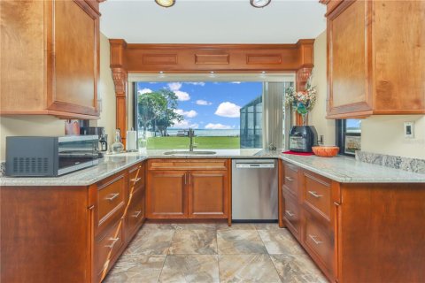 House in Tavares, Florida 3 bedrooms, 192.68 sq.m. № 1741010 - photo 15