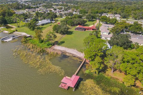House in Tavares, Florida 3 bedrooms, 192.68 sq.m. № 1741010 - photo 9