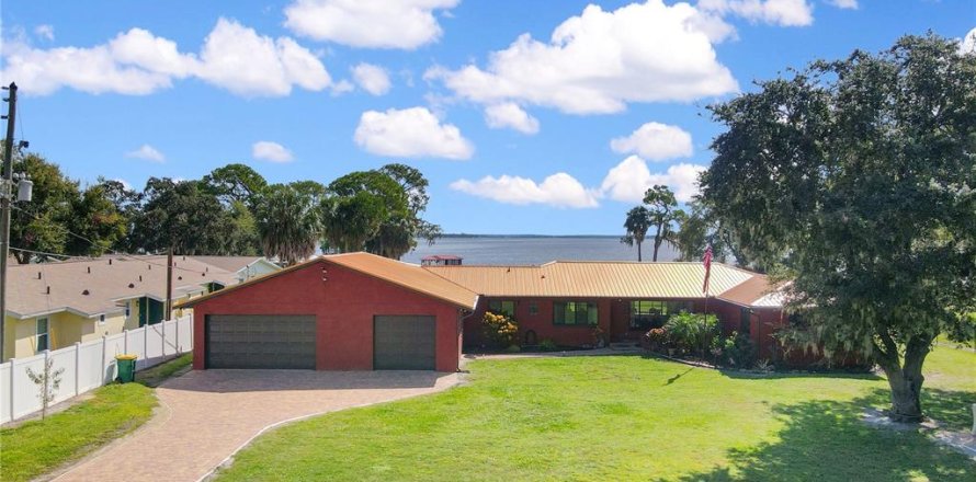 House in Tavares, Florida 3 bedrooms, 192.68 sq.m. № 1741010