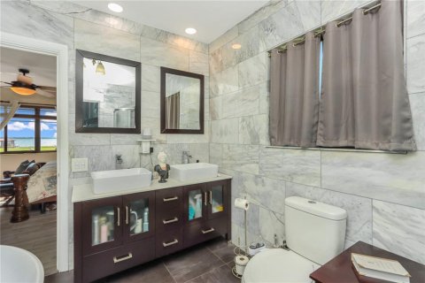 House in Tavares, Florida 3 bedrooms, 192.68 sq.m. № 1741010 - photo 23