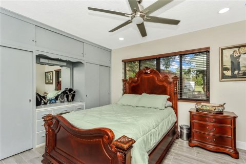 House in Tavares, Florida 3 bedrooms, 192.68 sq.m. № 1741010 - photo 26