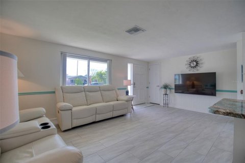 Casa en venta en Hudson, Florida, 2 dormitorios, 99.96 m2 № 1906547 - foto 5