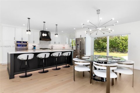 Casa en venta en Palmetto Bay, Florida, 4 dormitorios, 214.05 m2 № 2045564 - foto 2