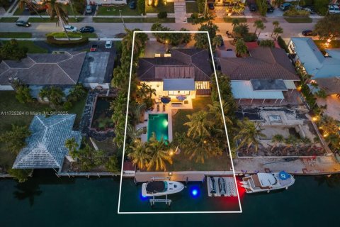 House in North Miami, Florida 3 bedrooms, 169.27 sq.m. № 1978946 - photo 24