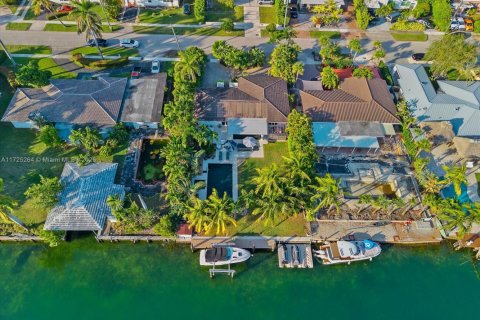 House in North Miami, Florida 3 bedrooms, 169.27 sq.m. № 1978946 - photo 21