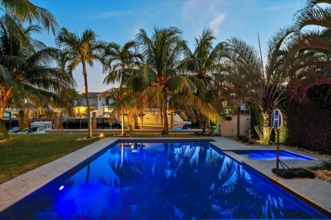 House in North Miami, Florida 3 bedrooms, 169.27 sq.m. № 1978946 - photo 2