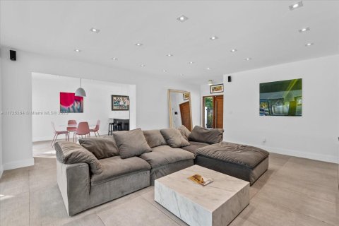 House in North Miami, Florida 3 bedrooms, 169.27 sq.m. № 1978946 - photo 5