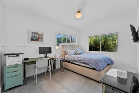 House in North Miami, Florida 3 bedrooms, 169.27 sq.m. № 1978946 - photo 10