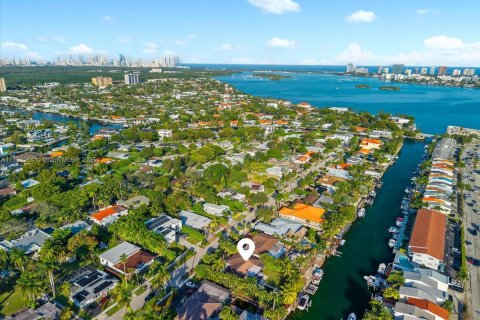 House in North Miami, Florida 3 bedrooms, 169.27 sq.m. № 1978946 - photo 20