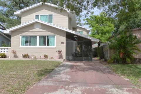 Casa en alquiler en Saint Petersburg, Florida, 4 dormitorios, 185.25 m2 № 1912683 - foto 1