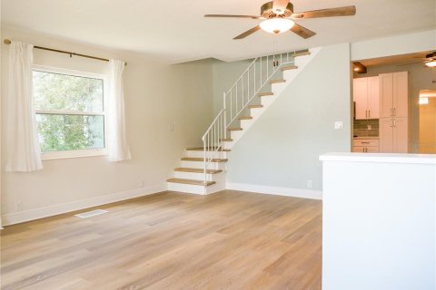 House in Saint Petersburg, Florida 4 bedrooms, 185.25 sq.m. № 1912683 - photo 11