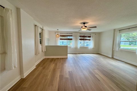 Casa en alquiler en Saint Petersburg, Florida, 4 dormitorios, 185.25 m2 № 1912683 - foto 2