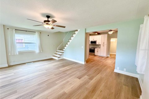 Casa en alquiler en Saint Petersburg, Florida, 4 dormitorios, 185.25 m2 № 1912683 - foto 4