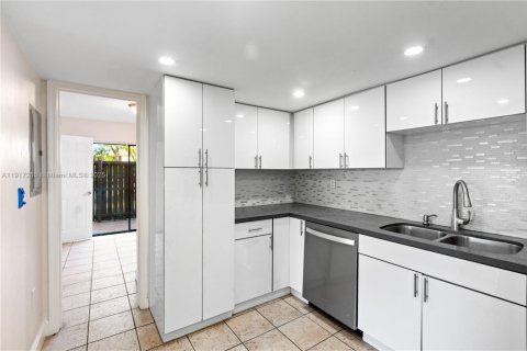 Copropriété à vendre à Miami, Floride: 3 chambres, 132.85 m2 № 1973734 - photo 13