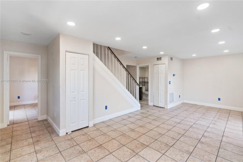 Copropriété à vendre à Miami, Floride: 3 chambres, 132.85 m2 № 1973734 - photo 4