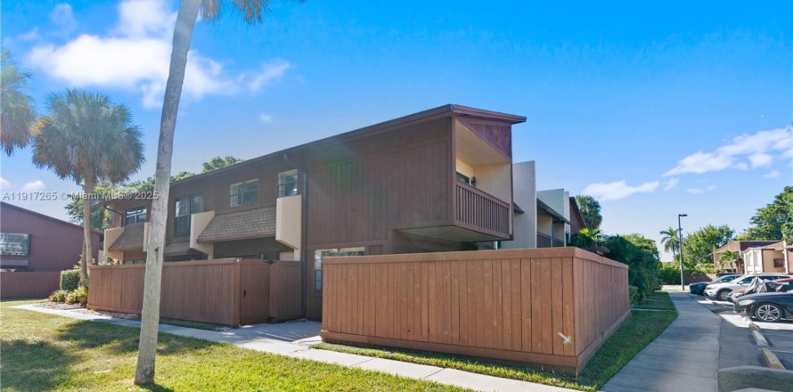 Condo à Miami, Floride, 3 chambres  № 1973734