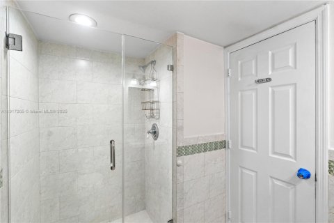 Copropriété à vendre à Miami, Floride: 3 chambres, 132.85 m2 № 1973734 - photo 9