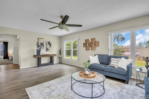 Condo in Pinellas Park, Florida, 2 bedrooms  № 1686964 - photo 13