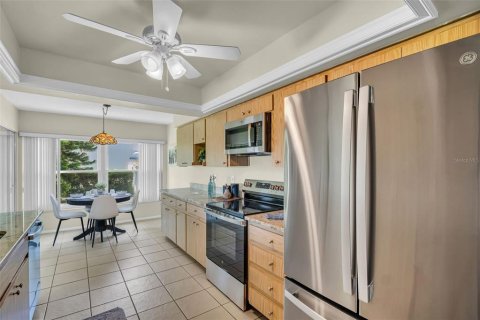 Condo in Pinellas Park, Florida, 2 bedrooms  № 1686964 - photo 14