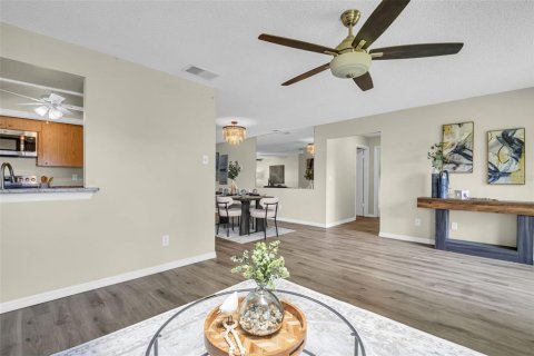 Condo in Pinellas Park, Florida, 2 bedrooms  № 1686964 - photo 12