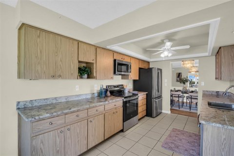 Condo in Pinellas Park, Florida, 2 bedrooms  № 1686964 - photo 16