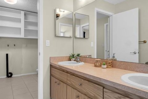 Condo in Pinellas Park, Florida, 2 bedrooms  № 1686964 - photo 28