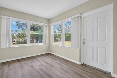 Condo in Pinellas Park, Florida, 2 bedrooms  № 1686964 - photo 19