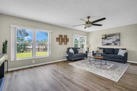 Condo in Pinellas Park, Florida, 2 bedrooms  № 1686964 - photo 10