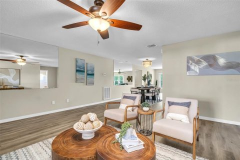 Condo in Pinellas Park, Florida, 2 bedrooms  № 1686964 - photo 5