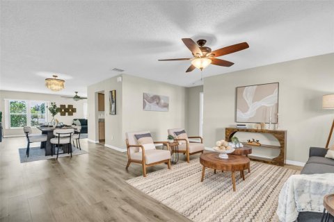 Condo in Pinellas Park, Florida, 2 bedrooms  № 1686964 - photo 2