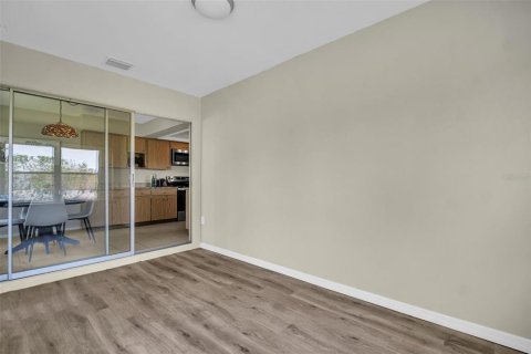 Condo in Pinellas Park, Florida, 2 bedrooms  № 1686964 - photo 20