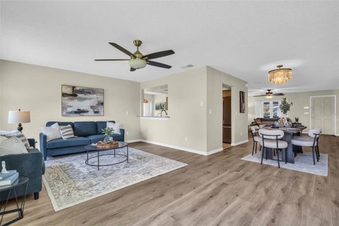 Condo in Pinellas Park, Florida, 2 bedrooms  № 1686964 - photo 11