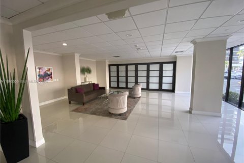 Condo in Hallandale Beach, Florida, 2 bedrooms № 2027091 - photo 10