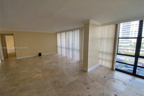 Condo in Hallandale Beach, Florida, 2 bedrooms № 2027091 - photo 23