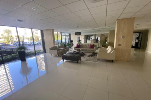 Condo in Hallandale Beach, Florida, 2 bedrooms № 2027091 - photo 7