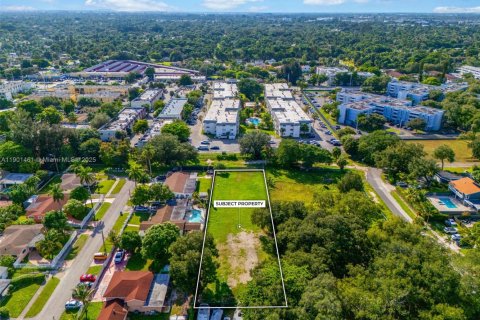 Land in North Miami, Florida № 1951720 - photo 2