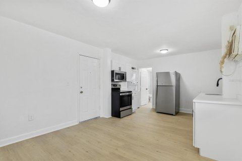 Propiedad comercial en venta en Saint Petersburg, Florida, 8 dormitorios, 197.7 m2 № 1909572 - foto 7