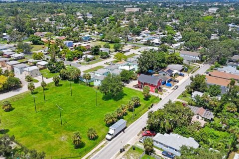 Propiedad comercial en venta en Saint Petersburg, Florida, 8 dormitorios, 197.7 m2 № 1909572 - foto 4