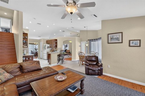 House in Ocala, Florida 3 bedrooms, 274.8 sq.m. № 2210003 - photo 20
