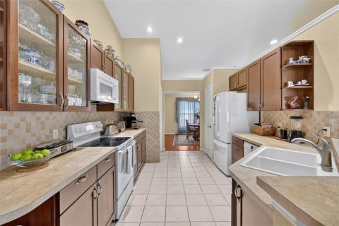 House in Ocala, Florida 3 bedrooms, 274.8 sq.m. № 2210003 - photo 23