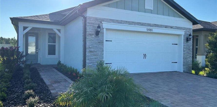 House in Land O' Lakes, Florida 2 bedrooms, 137.03 sq.m. № 1816007