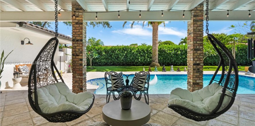 Villa ou maison à Palmetto Bay, Floride 4 chambres, 248.33 m2 № 2084934