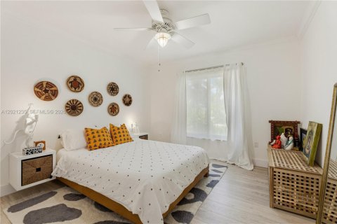 Villa ou maison à vendre à Palmetto Bay, Floride: 4 chambres, 248.33 m2 № 2084934 - photo 28