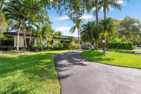Villa ou maison à vendre à Palmetto Bay, Floride: 4 chambres, 248.33 m2 № 2084934 - photo 3