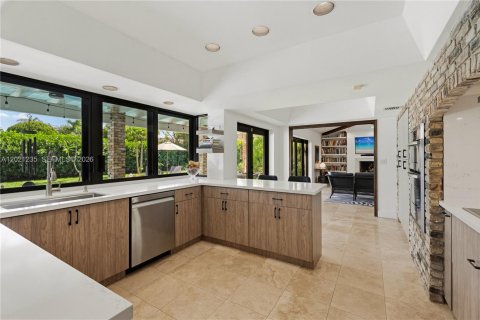 Villa ou maison à vendre à Palmetto Bay, Floride: 4 chambres, 248.33 m2 № 2084934 - photo 16