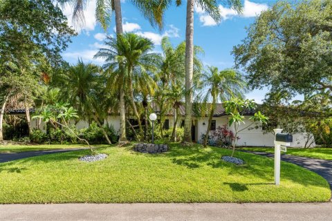Villa ou maison à vendre à Palmetto Bay, Floride: 4 chambres, 248.33 m2 № 2084934 - photo 2
